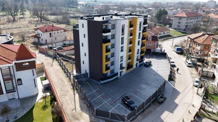 THREE-ROOM APARTMENT ON THE TOP FLOOR IN A LUXURY BUILDING WITH ACT 16 IN SQ. MAKEDONSKI, HASKOVO TOWN.-2